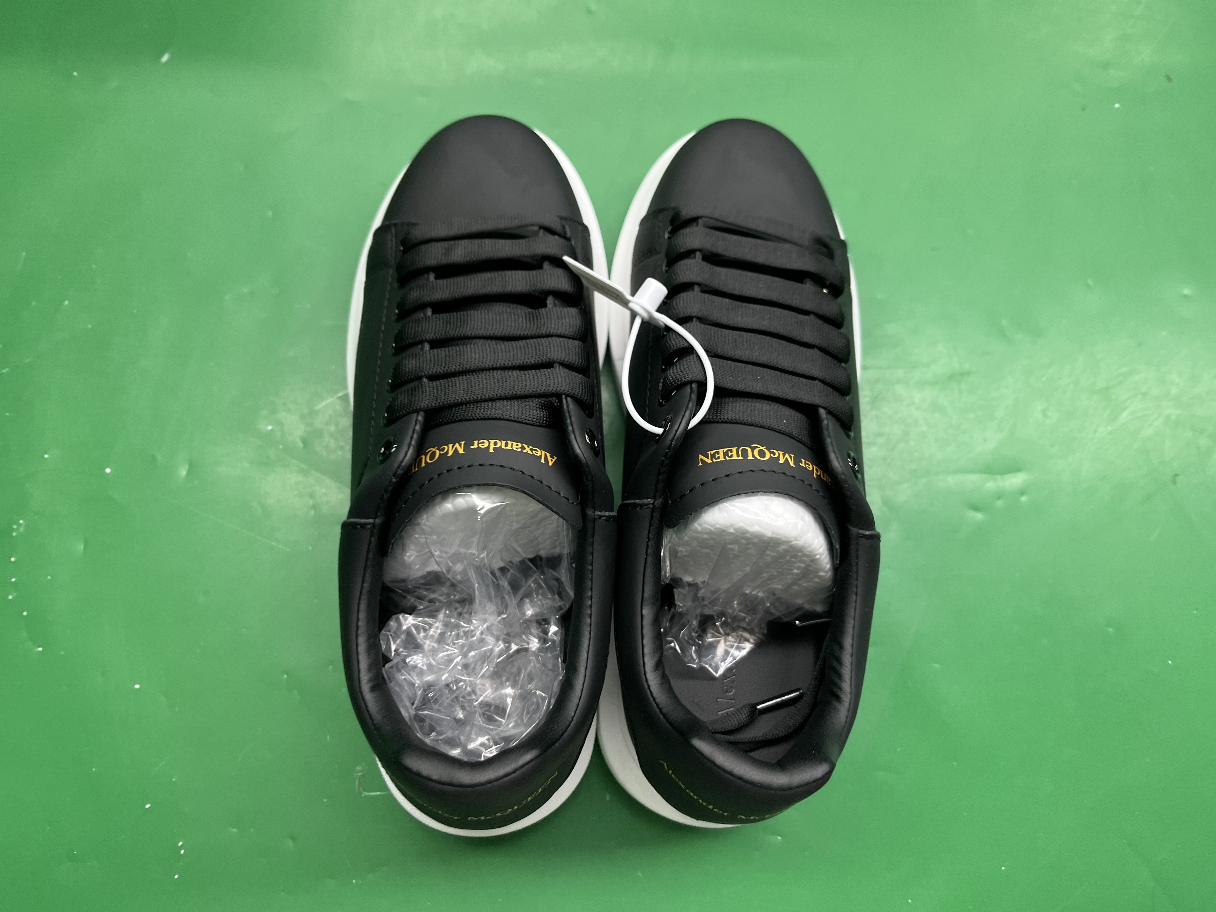 Cross-Border Foreign Trade Couples High Version Mcqueen White Shoes Platform Thick Sole Inner Heightening Versatile Casual Men's and Women's Sneakers Trend — miniatura QC 6