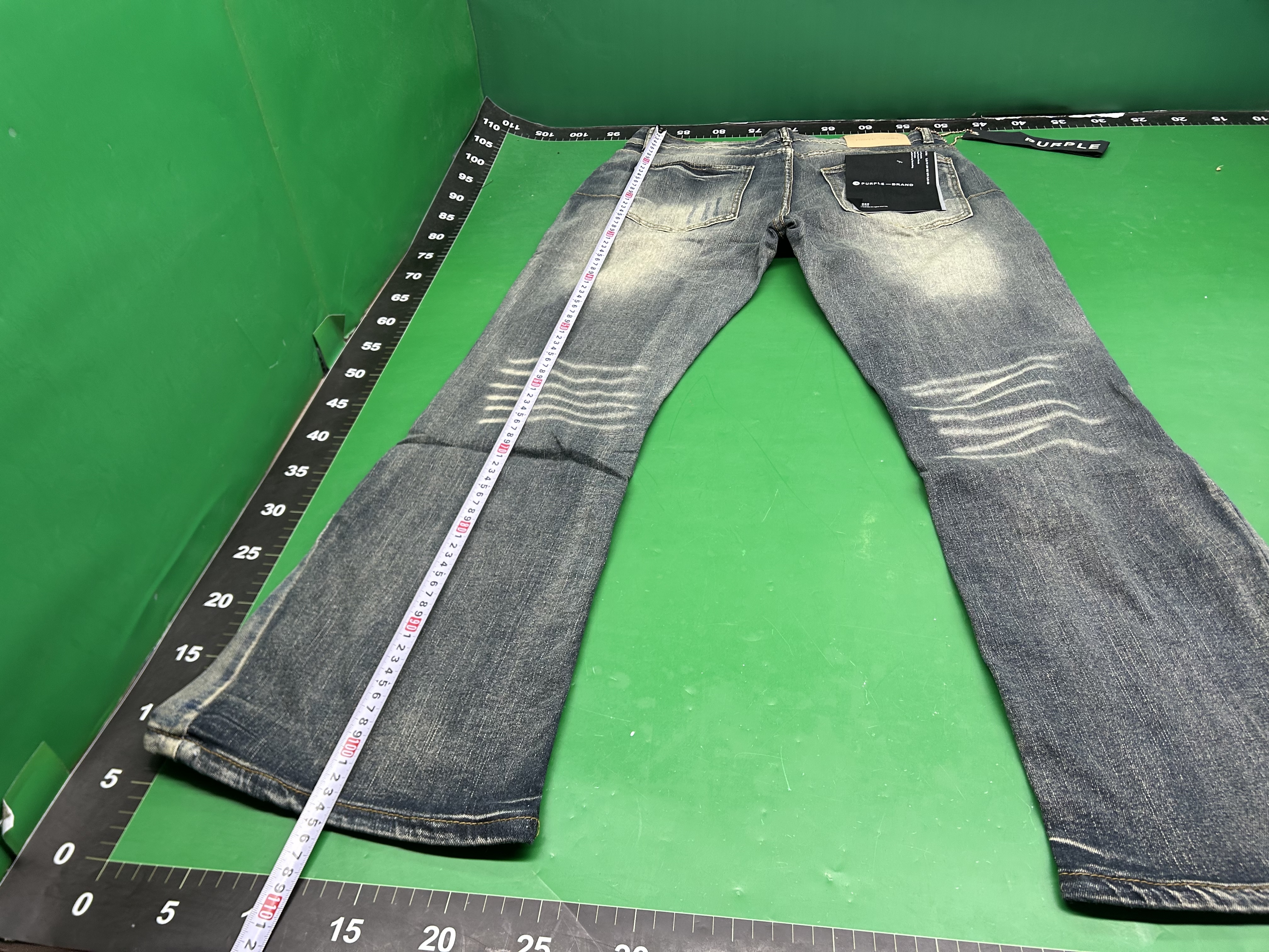 2024美式潮牌破洞补丁烟灰色男士休闲直筒牛仔裤批发 — foto QC 1