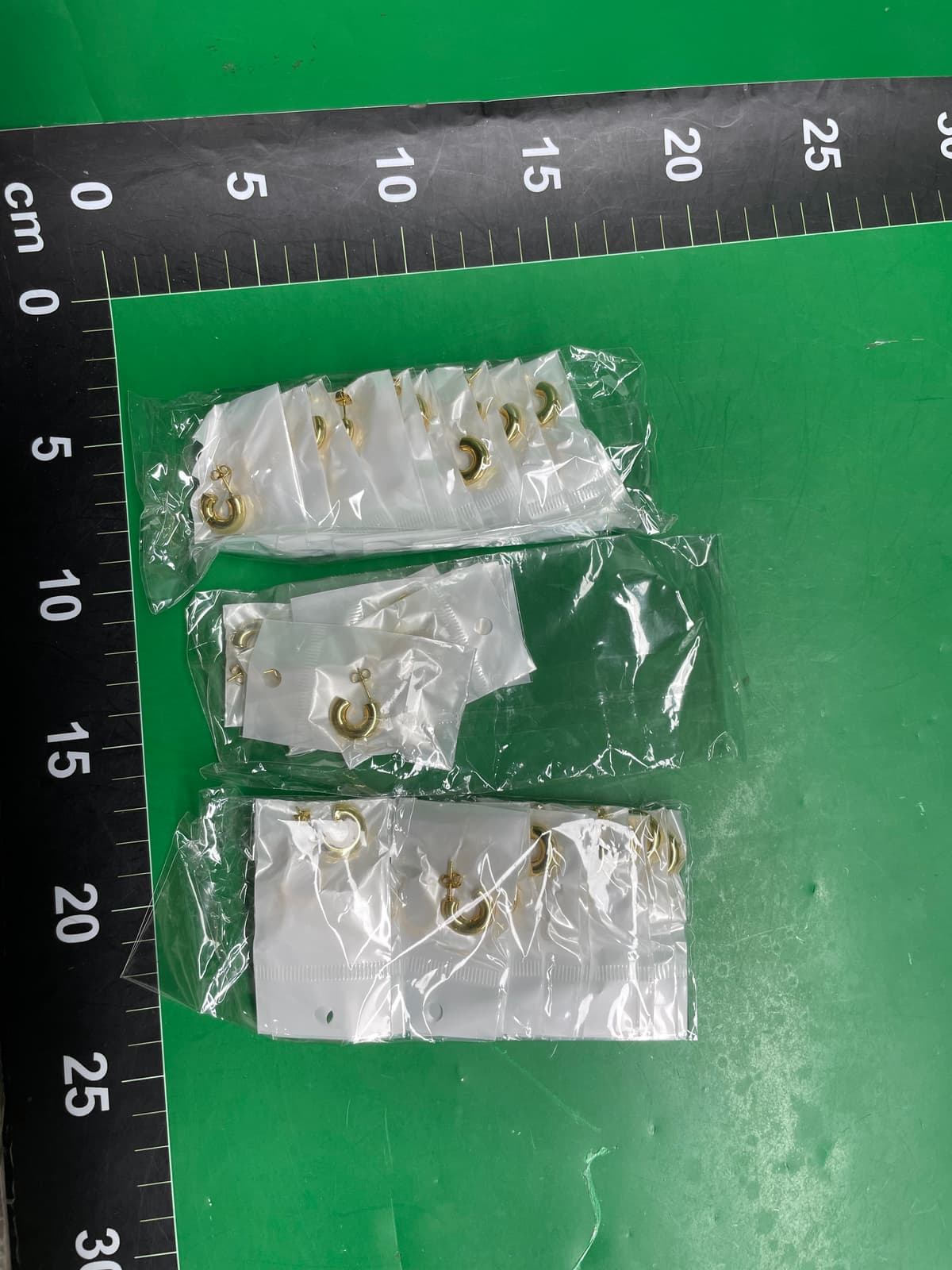 跨境热卖不锈钢镀18k金色耳环女 欧美时尚高级感气质钛钢耳钉饰品 — foto QC 1