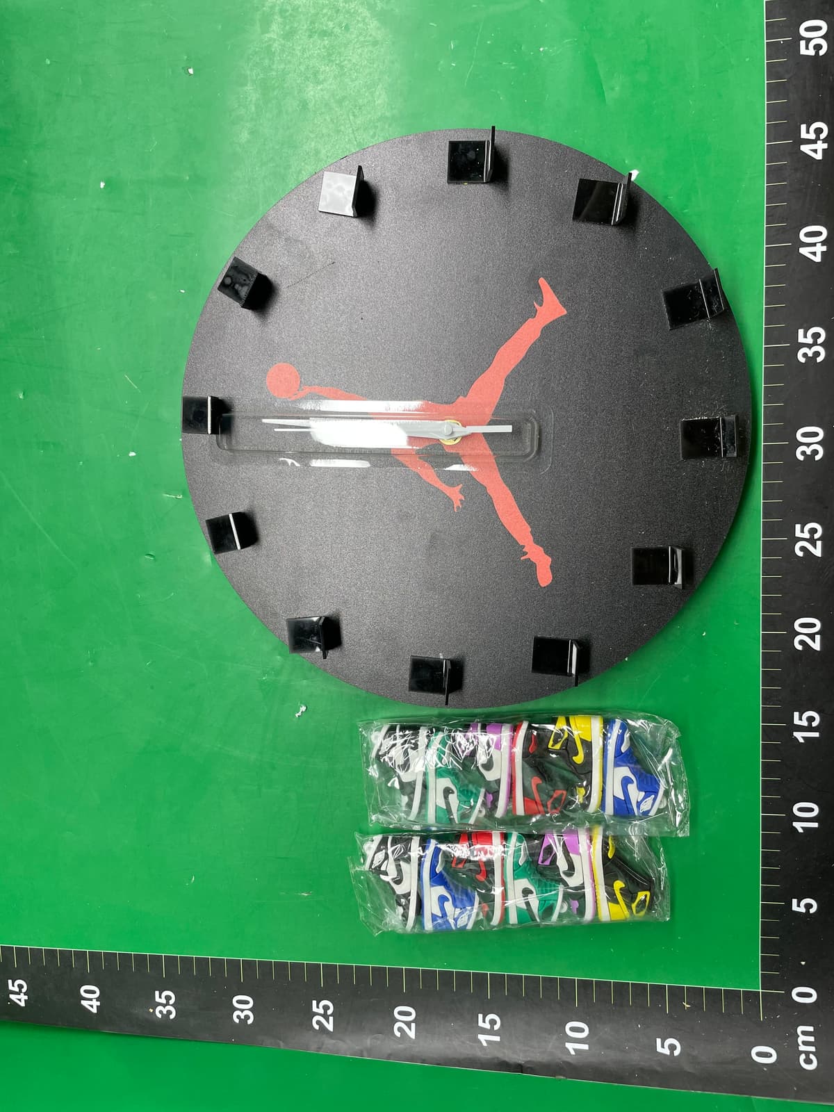 跨境aj1-12代鞋模飞人乔丹挂钟创意篮球时钟3d立体鞋模型钟表用品 — foto QC 1