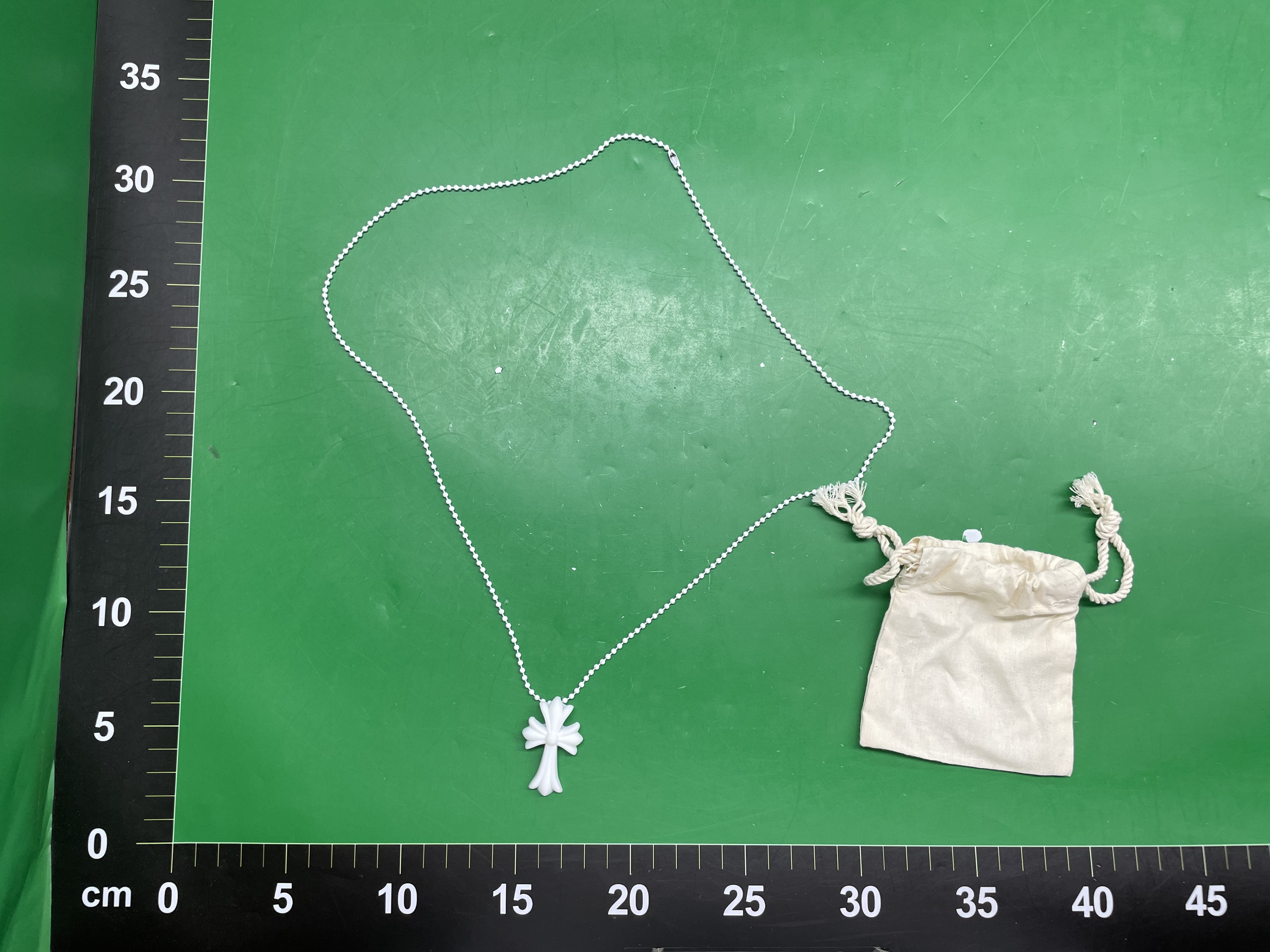 Trendy Joker Color Silicone Cross Necklace Vintage Men's and Women's Rubber Love Lock Sword Pendant Necklace — foto QC 1