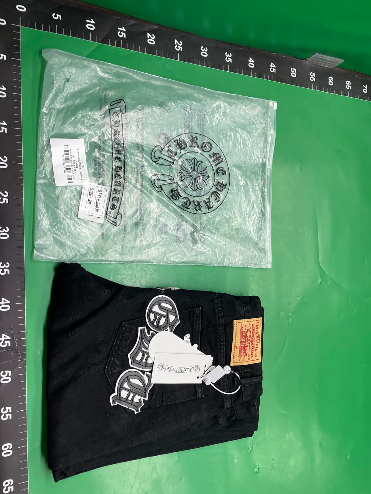 新款潮流克罗伈十架皮标水洗牛仔裤情侣街头宽松春秋直筒长裤男女 — foto QC 1