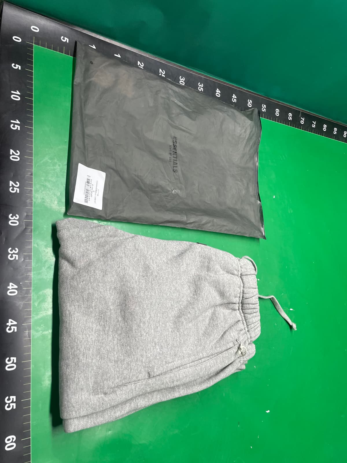 SS22-Essentials小标植绒印花Sweatpants 束脚长裤舒适舒适穿搭时 — miniatura QC 6