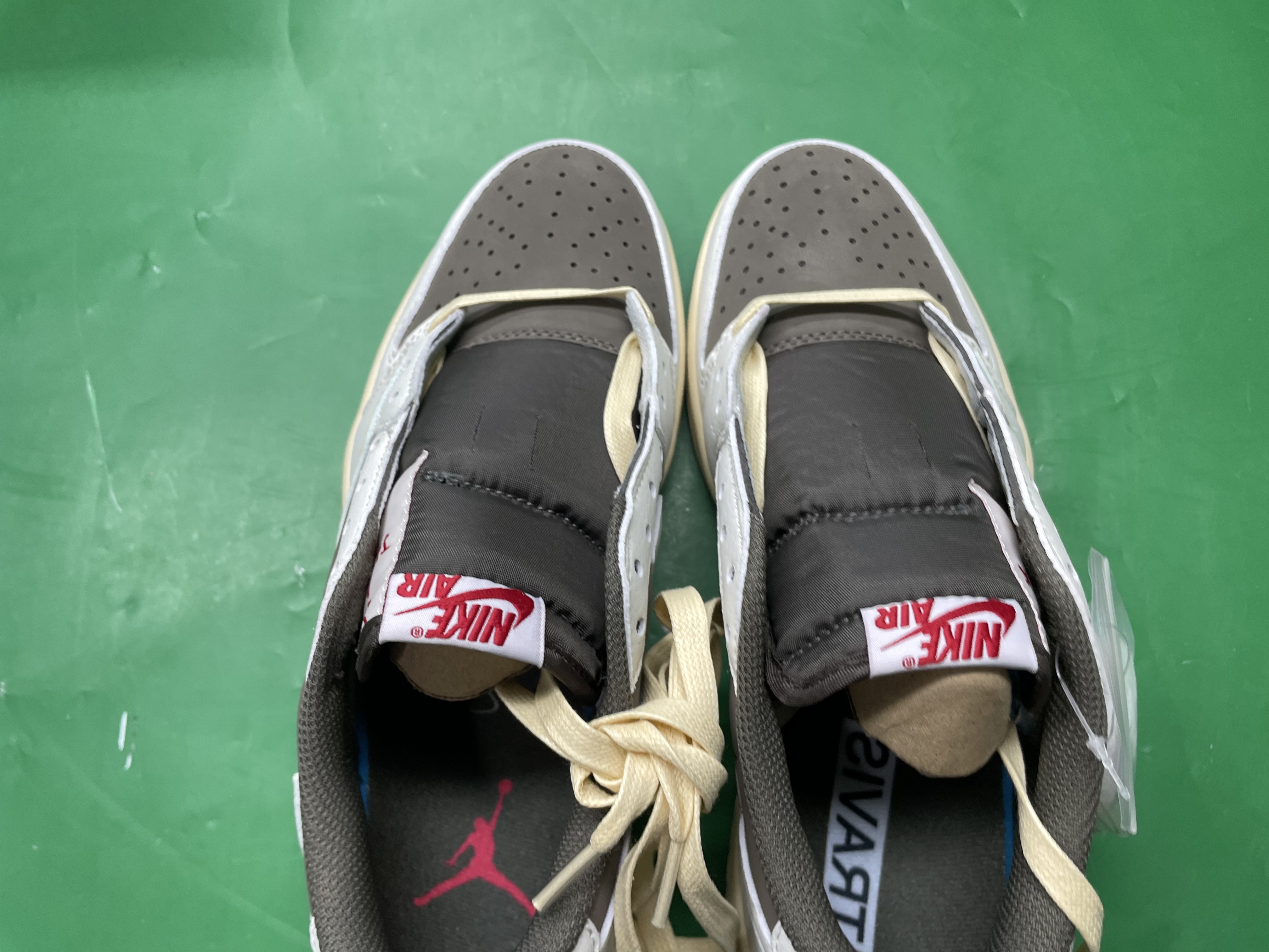 AJ1倒钩TS联名闪电篮球鞋情侣男女休闲板鞋乔1倒钩低帮男鞋 — miniatura QC 3