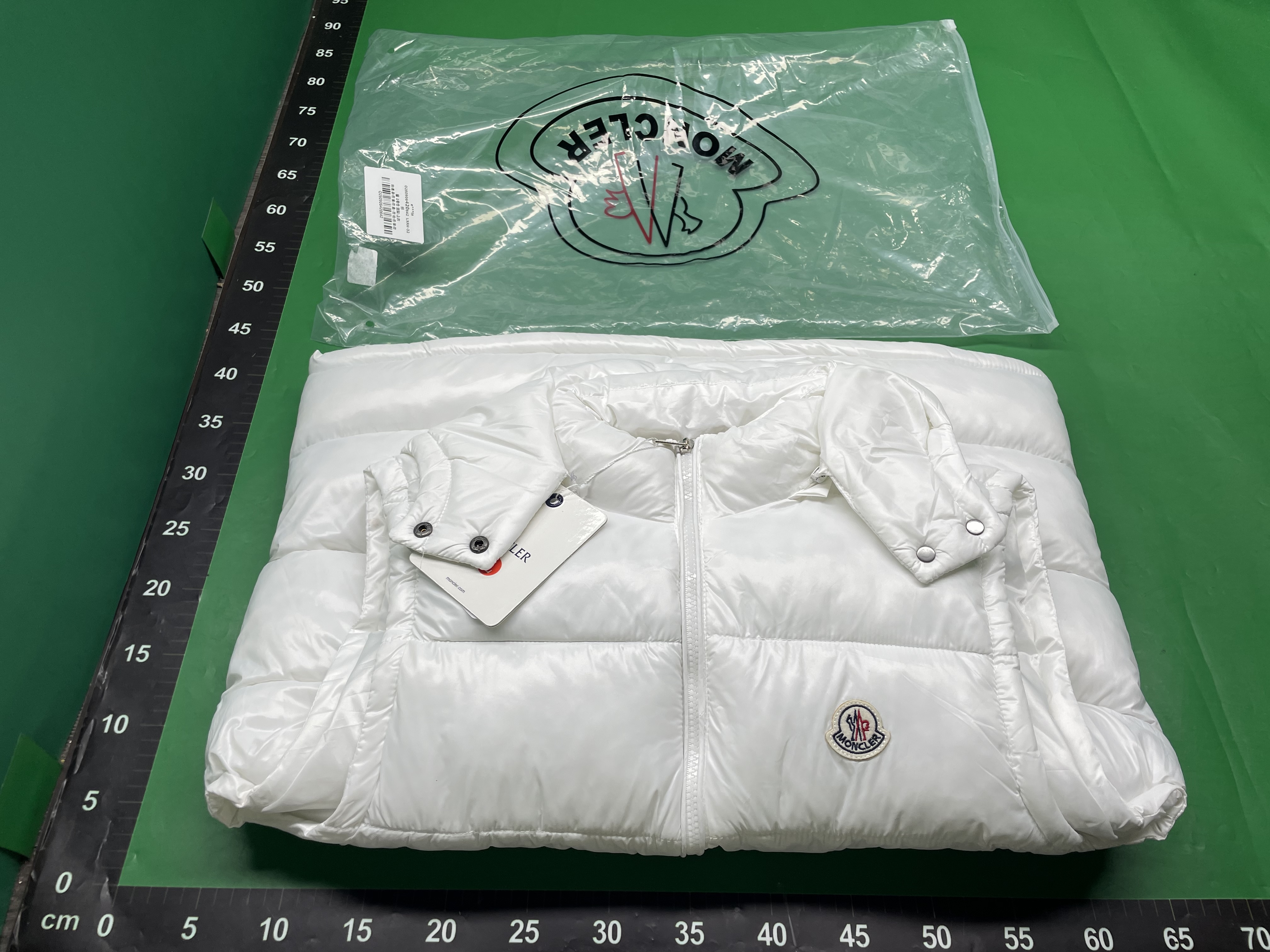 跨境男女款蒙家玛雅马甲经典亮面棉服马甲面包服舒适保暖防寒外套 — foto QC 1