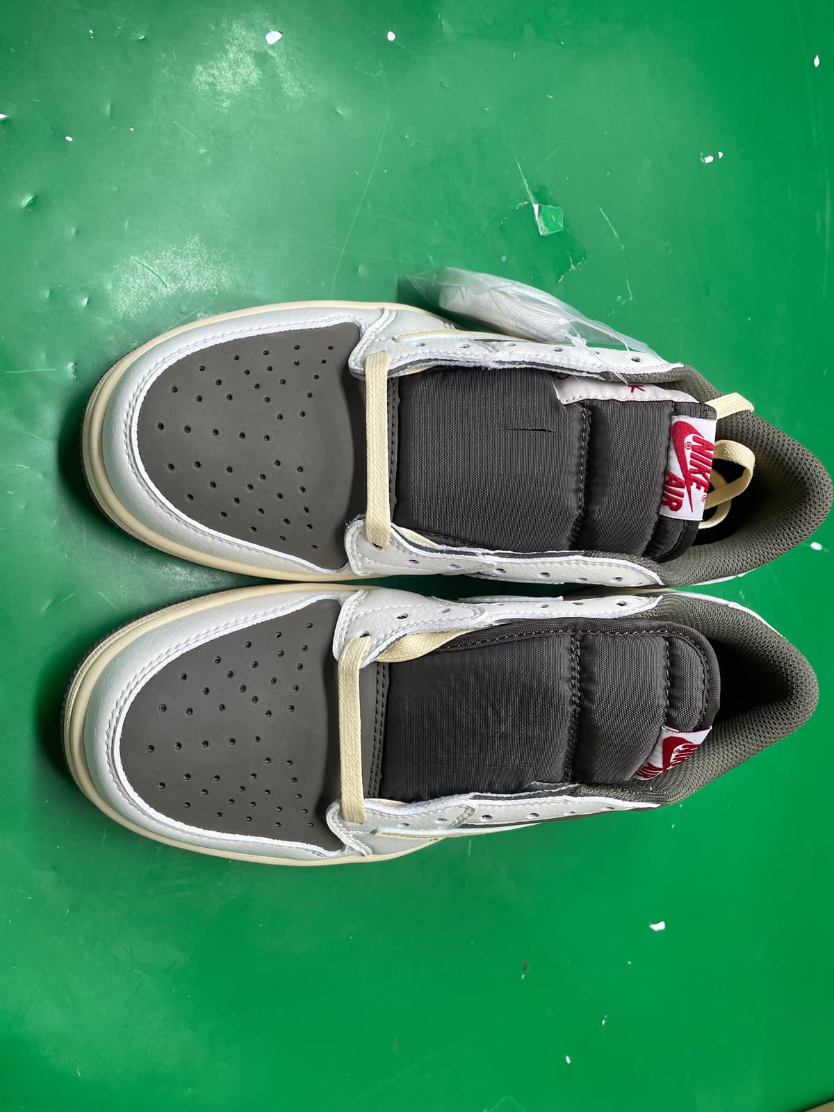 Putian Shoe aj1 Lightning Barb Mocha Deep Brown Black Samurai Joe 1 Cross-border Low-gang Male and Female Campus Couple sneaker — miniatura QC 4
