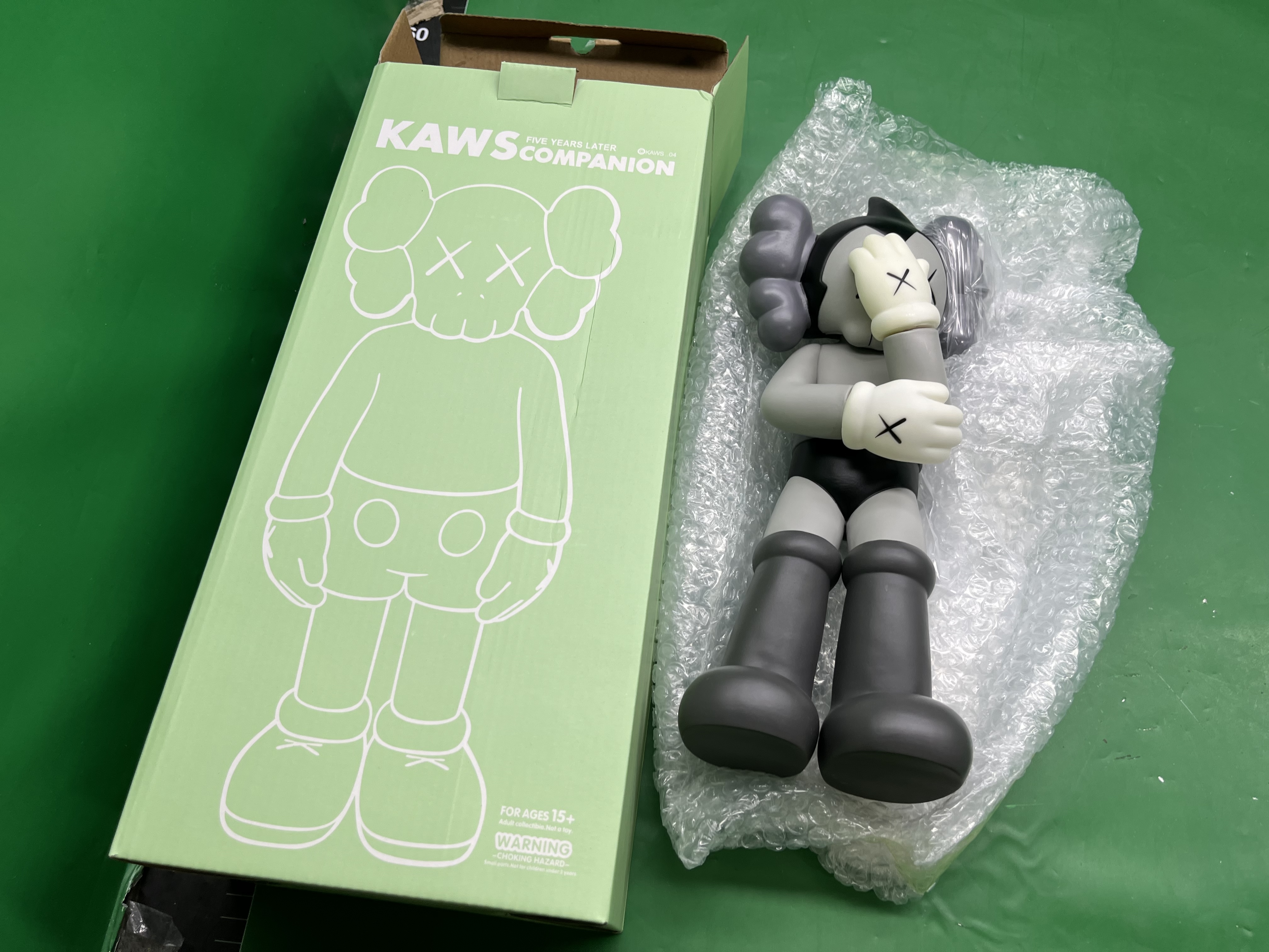 Kaws Sesame Street Doll Living Room High-End Light Luxury Trendy Violent Bear Desktop Ornament Hand-Made Cartoon Home Gift — foto QC 1