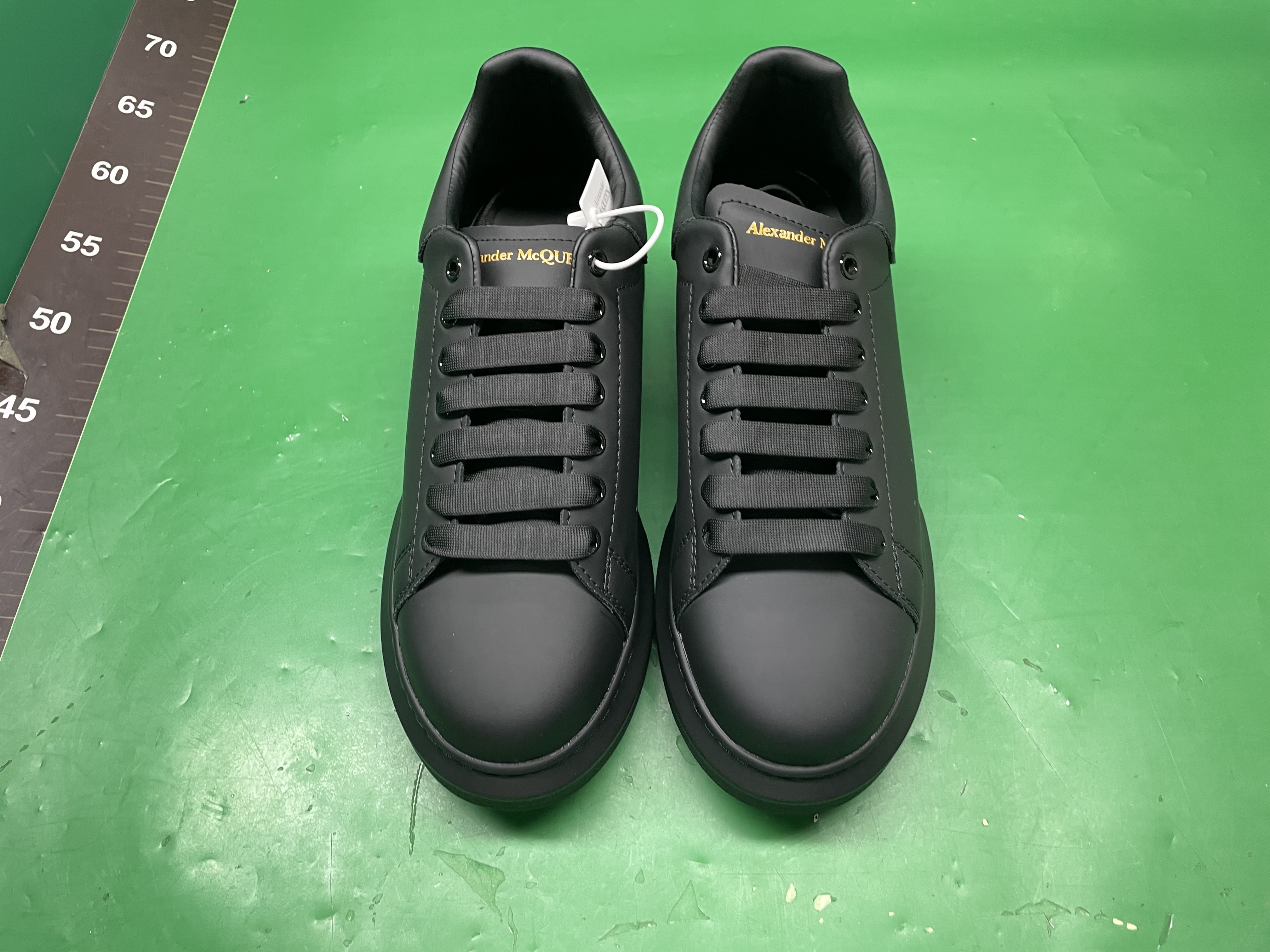 Cross-Border Foreign Trade Couples High Version Mcqueen White Shoes Platform Thick Sole Inner Heightening Versatile Casual Men's and Women's Sneakers Trend — miniatura QC 2
