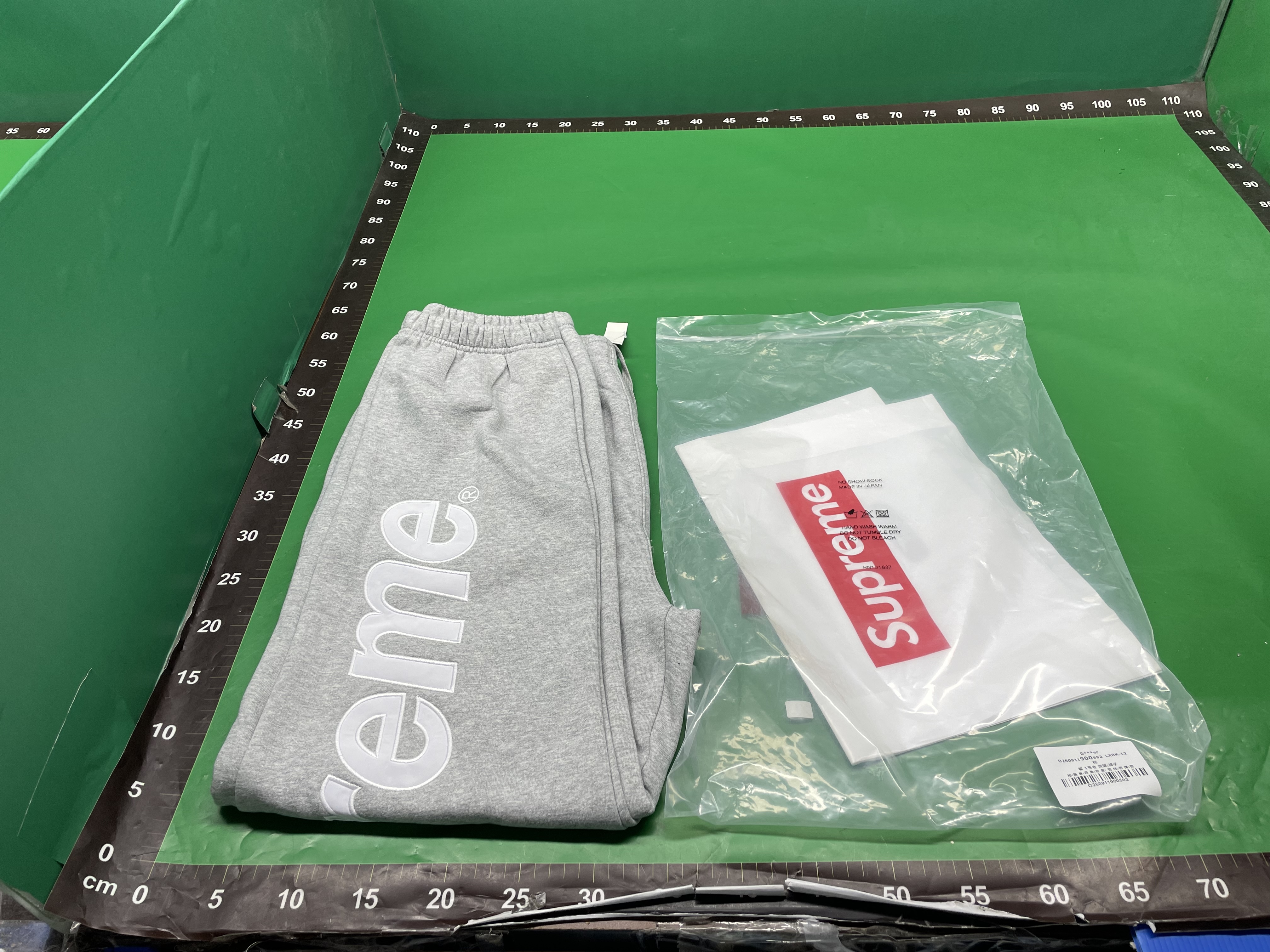 现货 Supreme 26SS Satin Applique Hooded 缎面贴花连帽卫衣帽衫 — foto QC 1