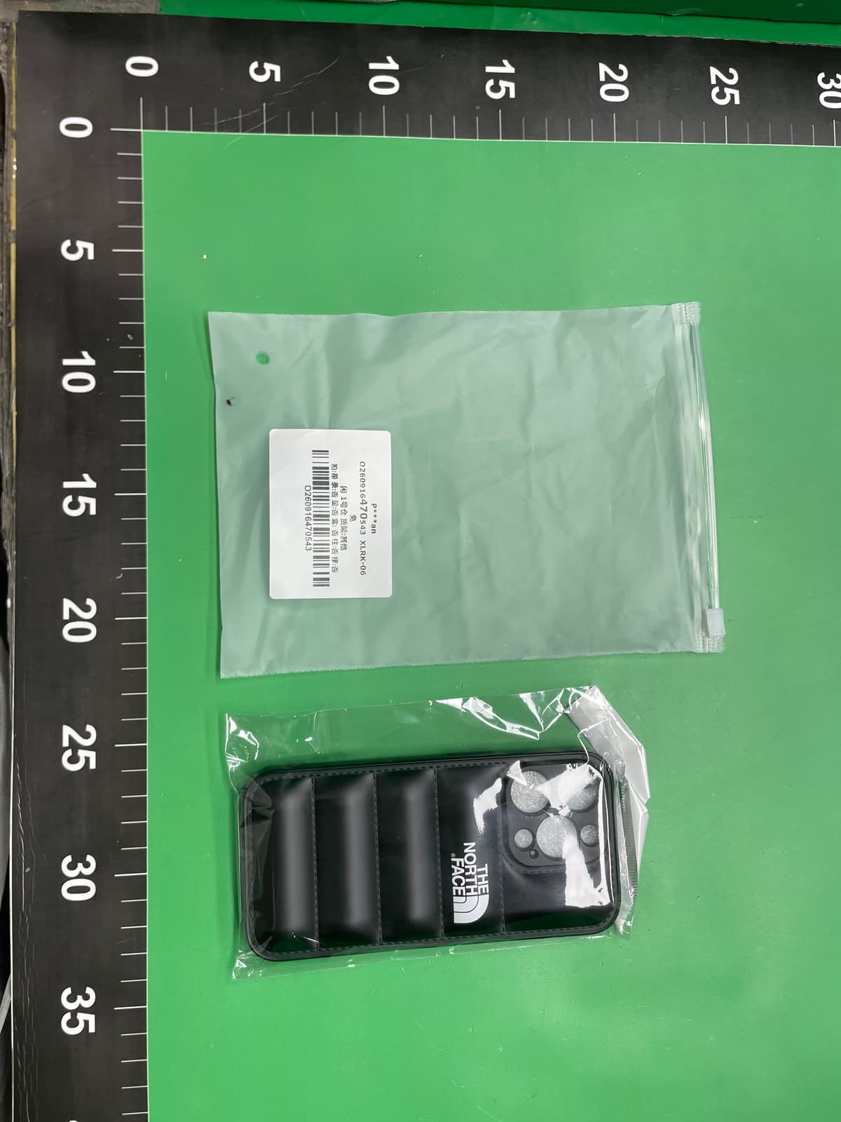 羽绒服苹果16Pro手机壳防摔保护套13欧美iPhone11跨境外贸15p情侣 — miniatura QC 2
