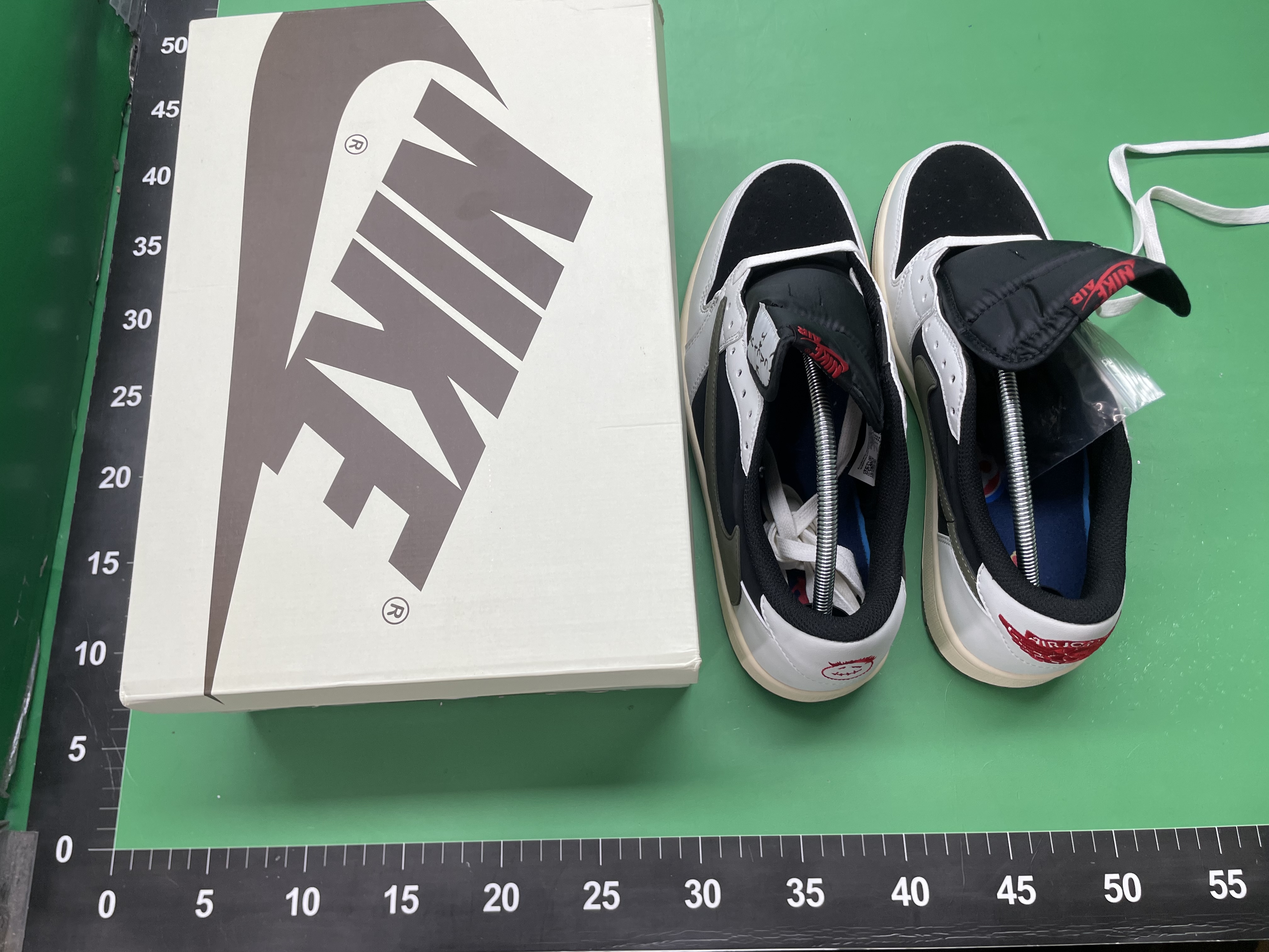AJ1倒钩TS联名闪电篮球鞋情侣男女休闲板鞋乔1倒钩低帮男鞋 — foto QC 1