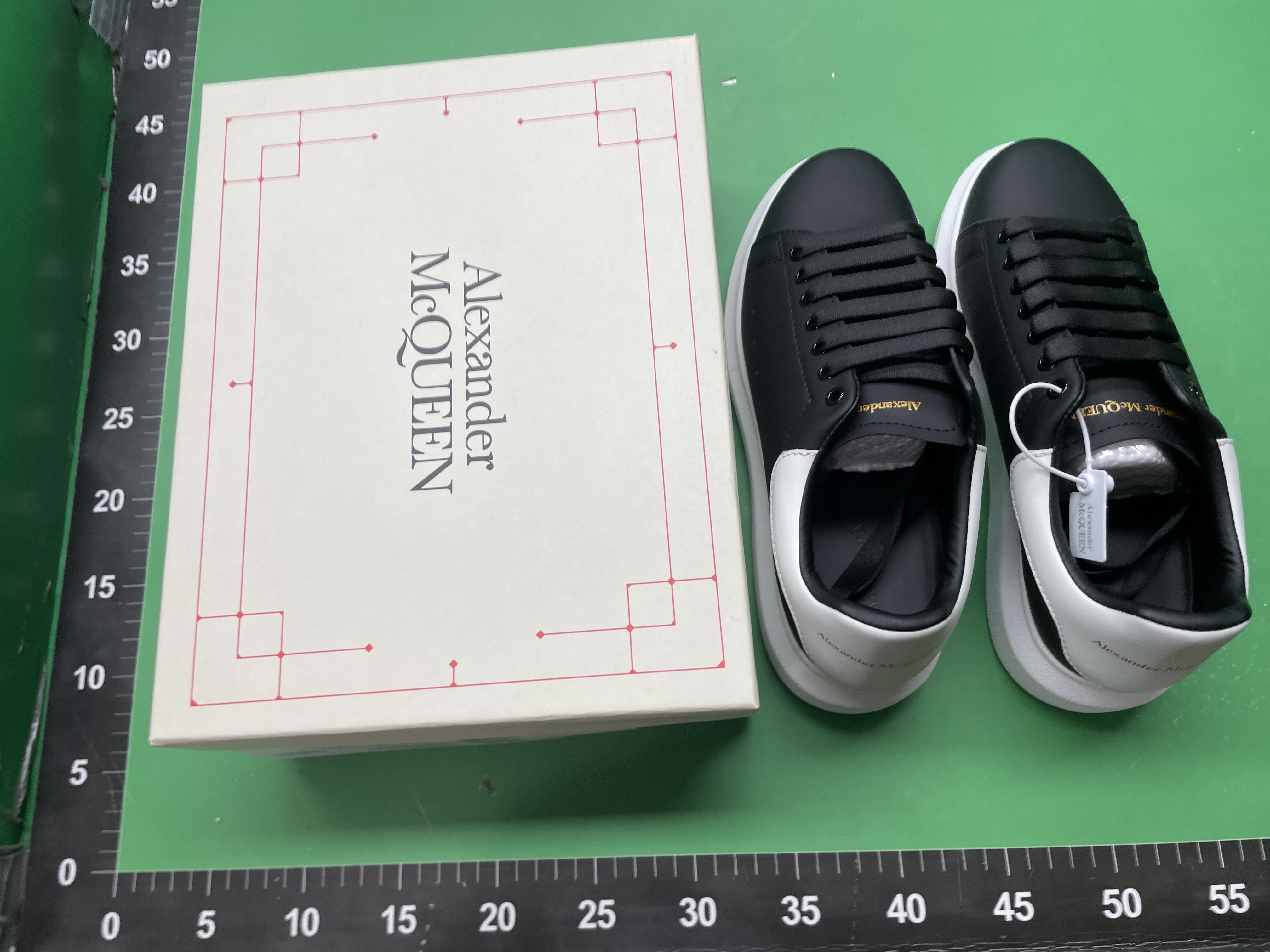 Cross-Border Foreign Trade Couples High Version Mcqueen White Shoes Platform Thick Sole Inner Heightening Versatile Casual Men's and Women's Sneakers Trend — miniatura QC 5