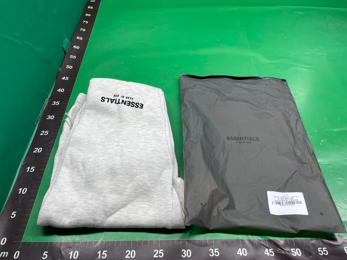 SS22-Essentials小标植绒印花Sweatpants 束脚长裤舒适舒适穿搭时 — foto QC 1
