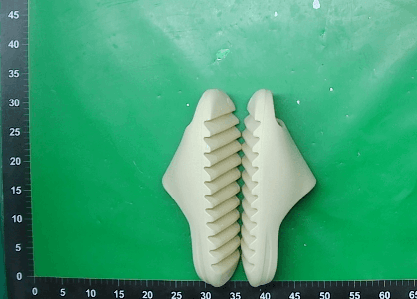 莆田纯原潮牌椰子拖鞋yeezy钢印版防滑耐穿男凉拖鞋踩屎感女凉鞋 — foto QC 1