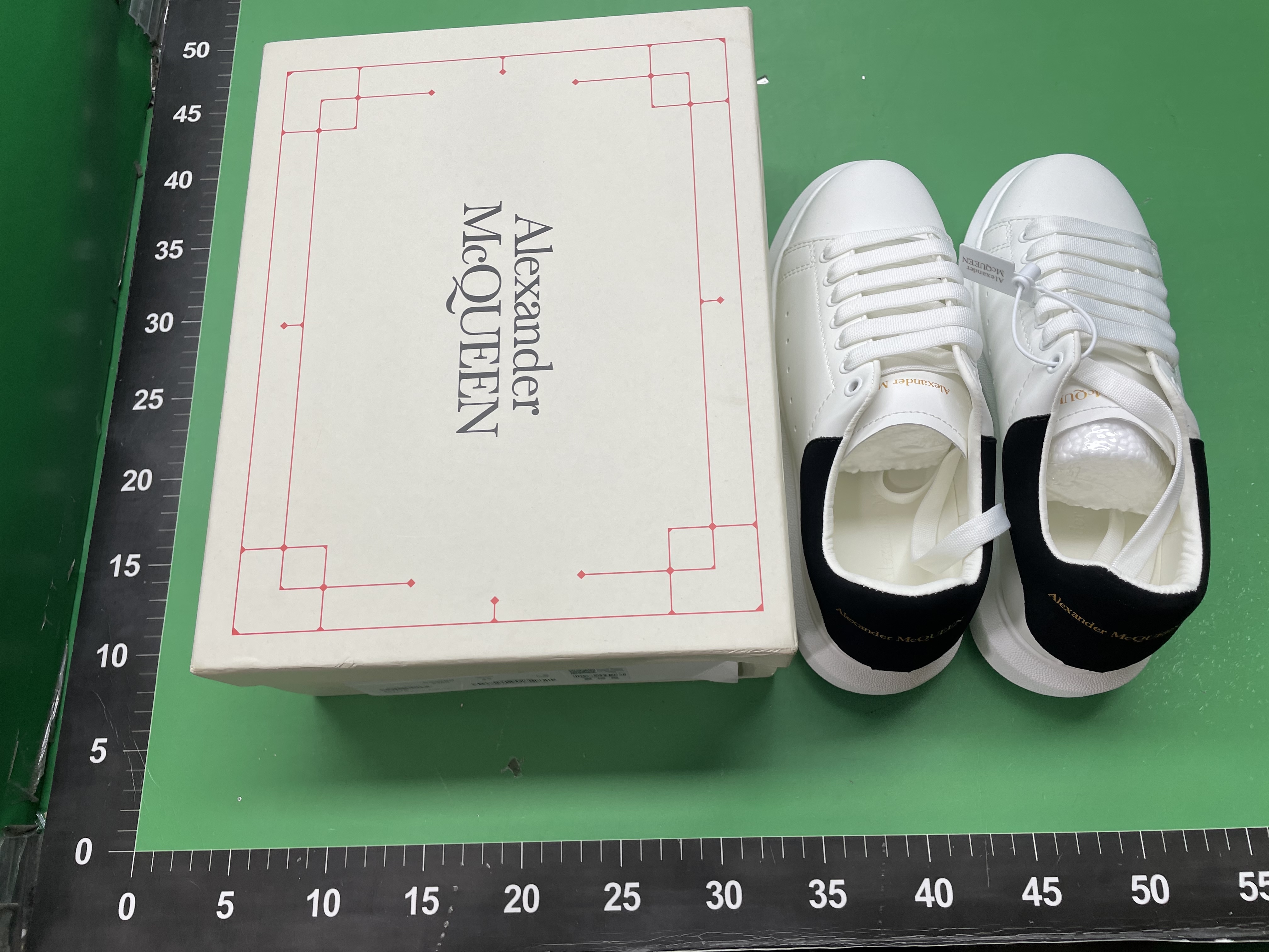 Cross-Border Foreign Trade Couples High Version Mcqueen White Shoes Platform Thick Sole Inner Heightening Versatile Casual Men's and Women's Sneakers Trend — miniatura QC 2