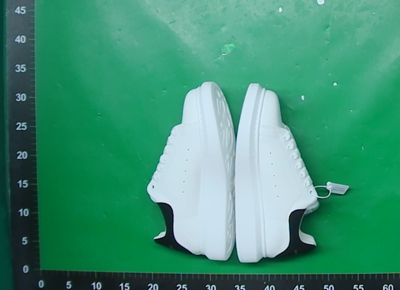 Cross-Border Foreign Trade Couples High Version Mcqueen White Shoes Platform Thick Sole Inner Heightening Versatile Casual Men's and Women's Sneakers Trend — foto QC 1