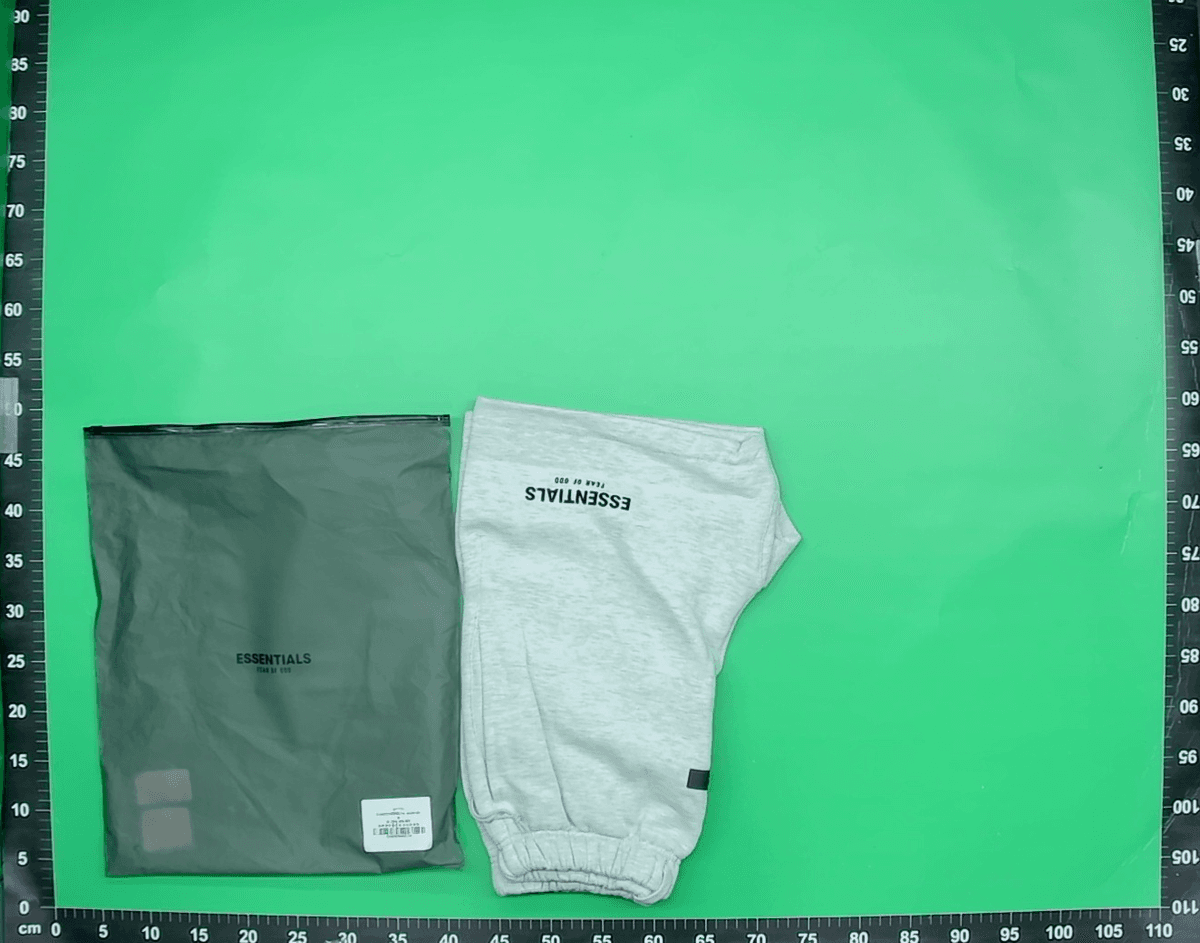 ss22-Essentials小标植绒薄款五分短裤SHORT — miniatura QC 2