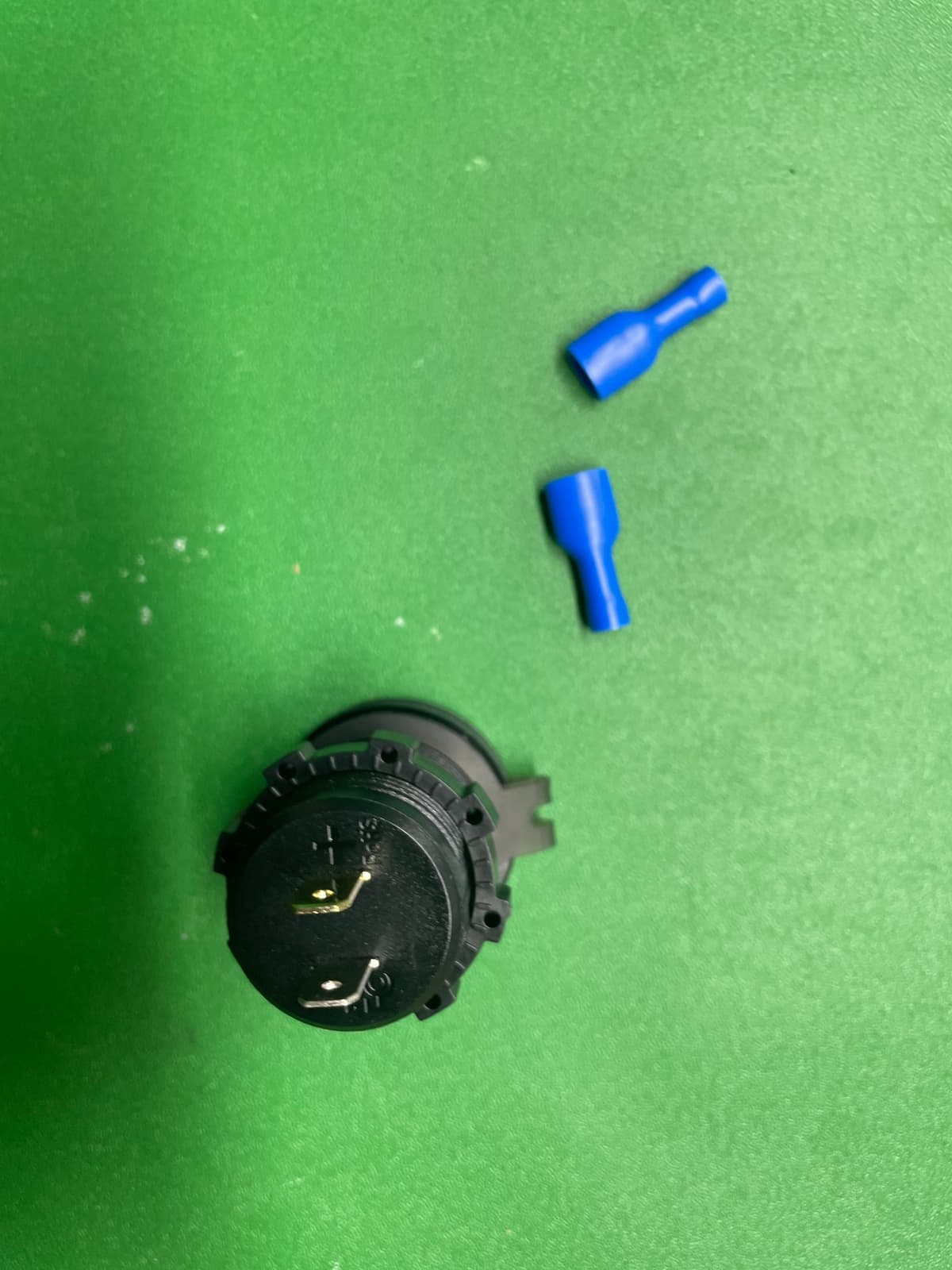 改装车载充电器快充转换插头摩托汽车充电口加装12-24V车载点烟头 — foto QC 1