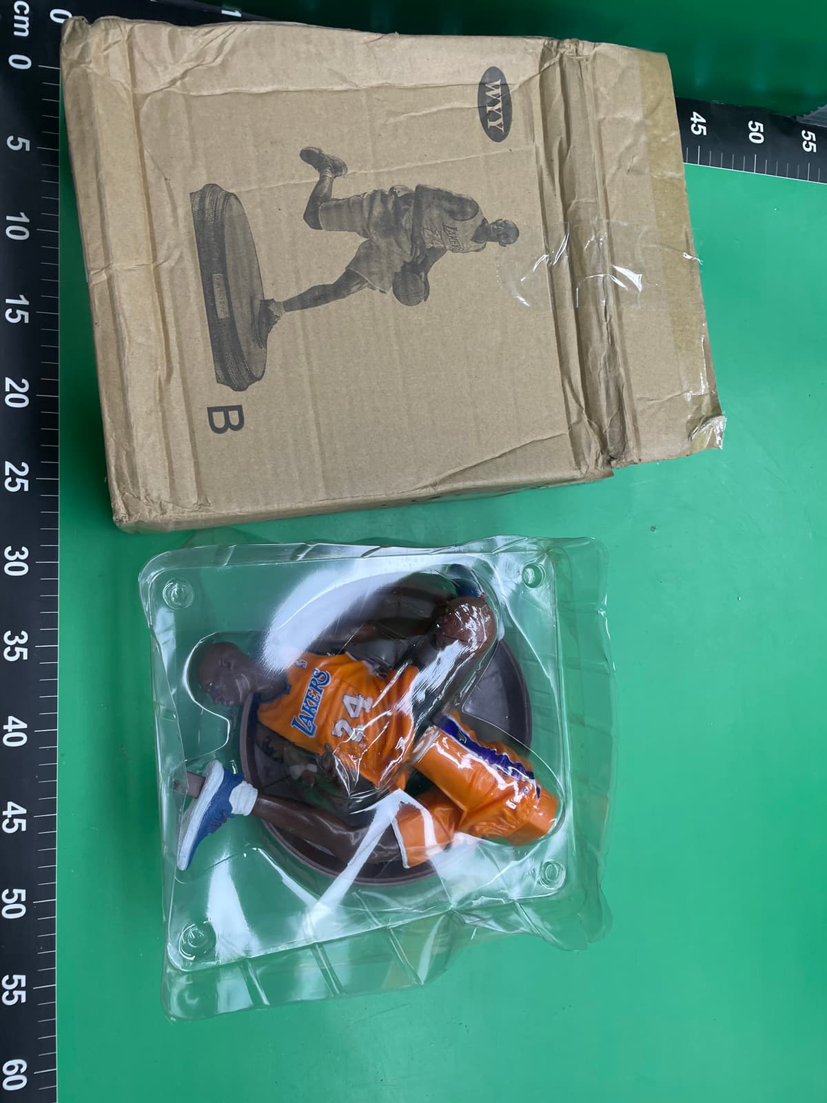 黑曼巴明星篮球 运球科比 NBA 24号 纪念科比 手办模型摆件雕像 — foto QC 1