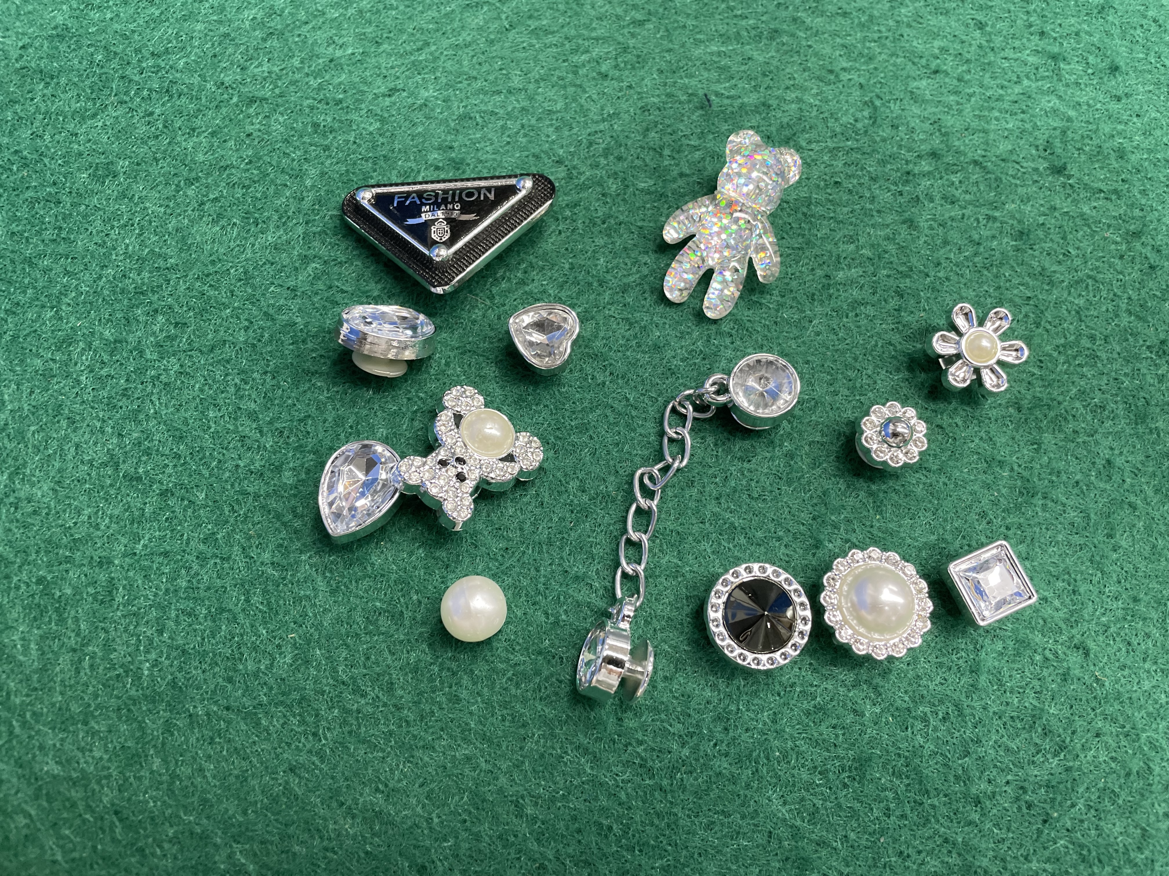 失落甜心新款洞洞鞋配饰轻奢风鞋花鞋扣可拆卸金属高级感diy卡扣 — foto QC 1