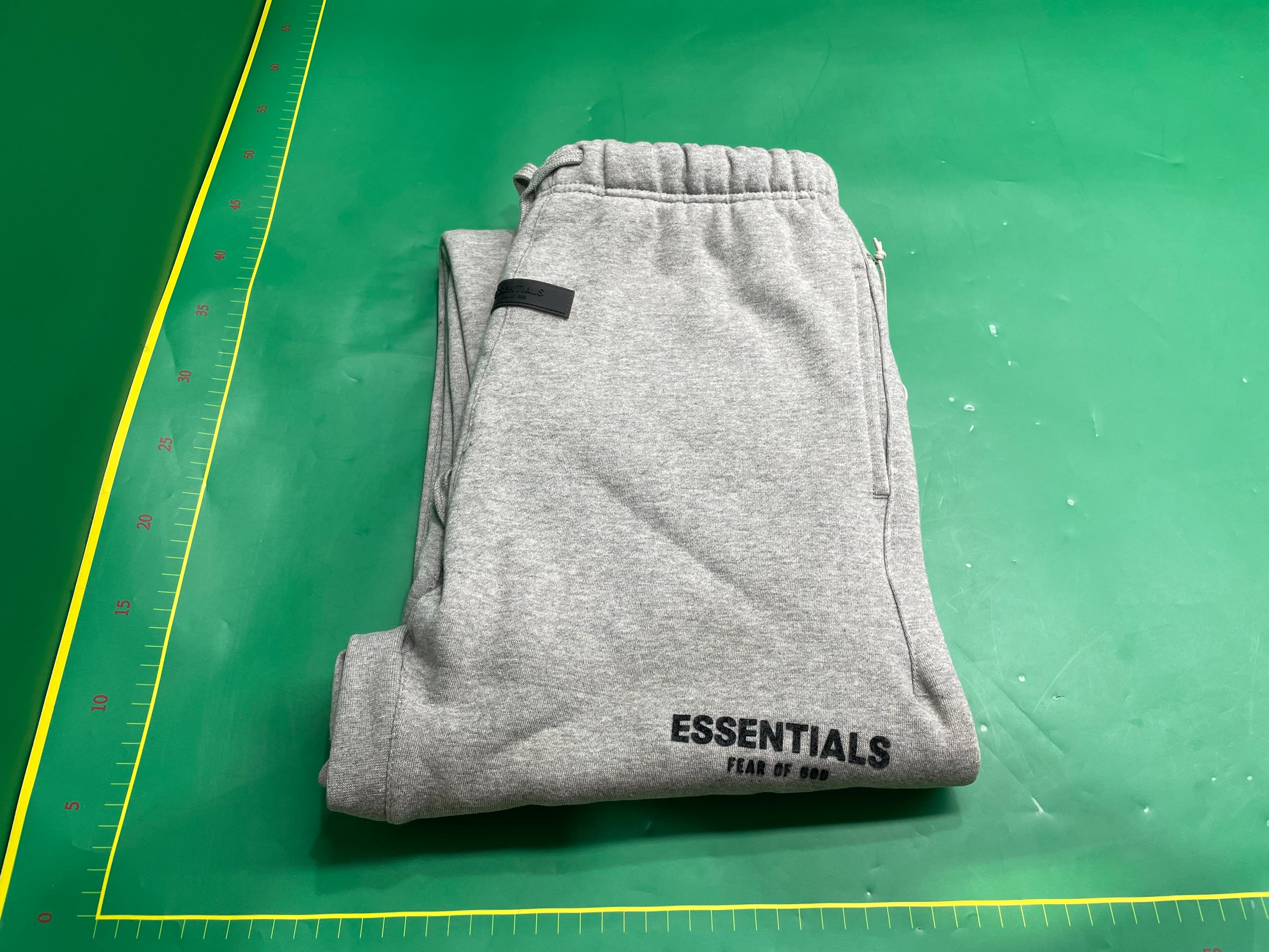 ESSENTIALS第八季FOG束脚植绒字母高街加绒宽松休闲卫裤美式长裤 — foto QC 1
