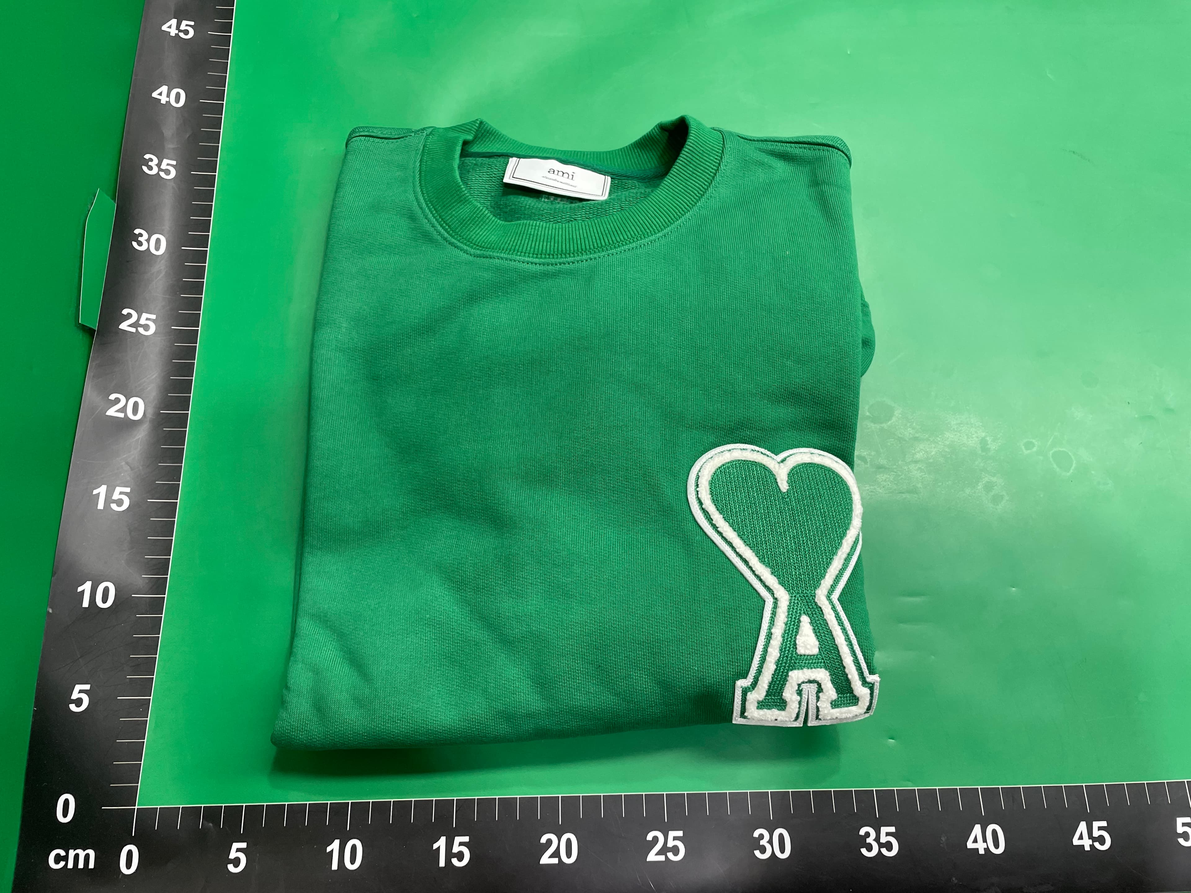 Three-Dimensional Badge Sweatshirt — miniatura QC 3