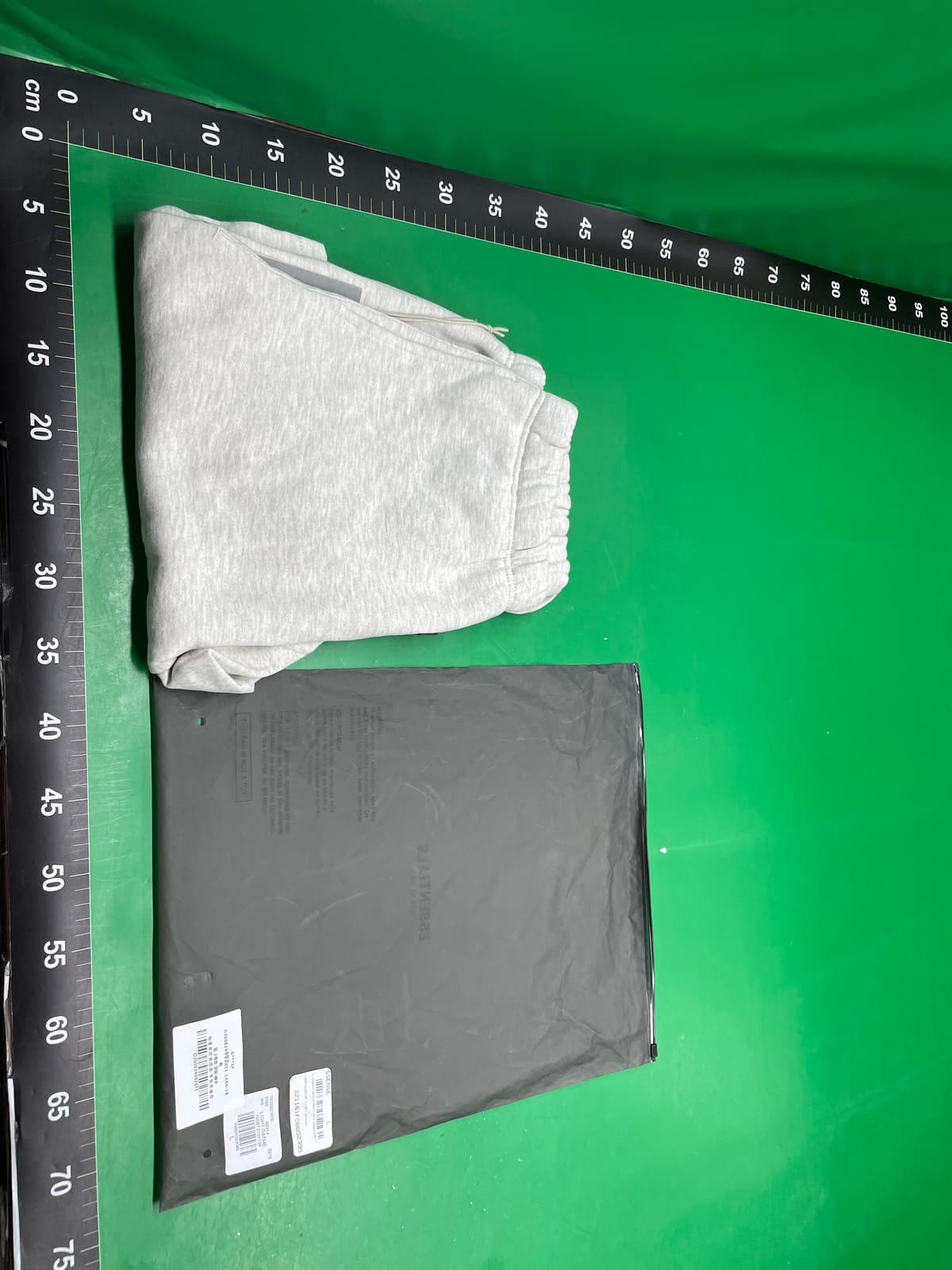 SS22 --Essentials- 小标植绒印花5分短裤Sweatshort — foto QC 1