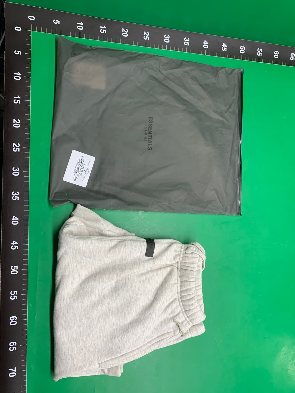SS22 --Essentials- 小标植绒印花5分短裤Sweatshort — foto QC 1